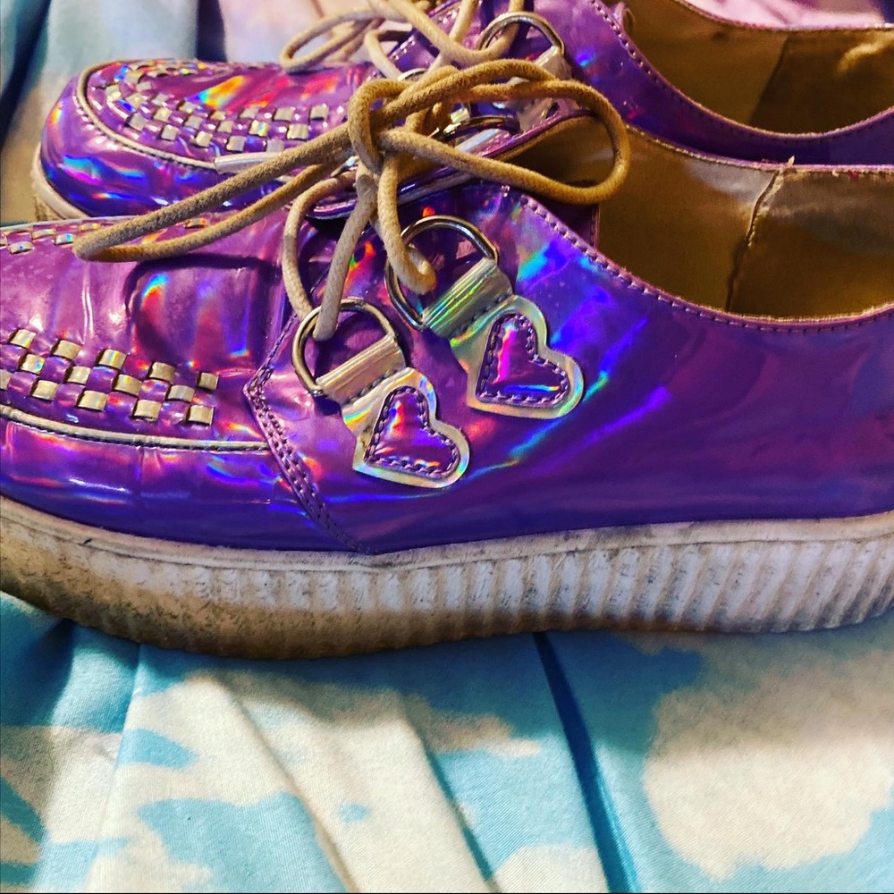 Holographic creepers